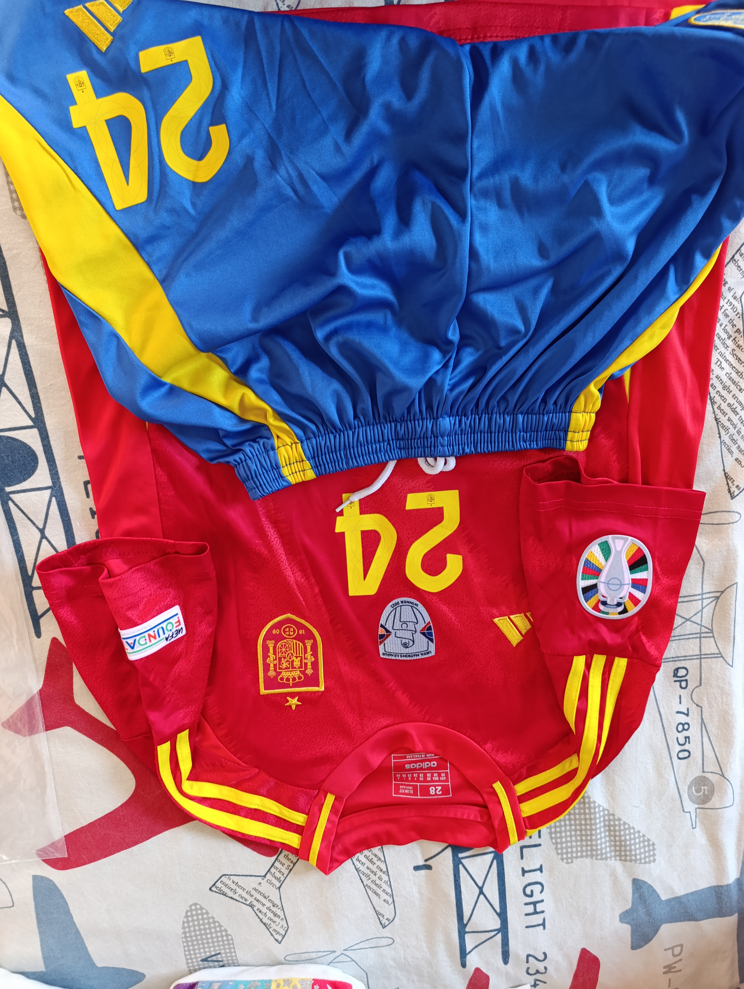 smartketing RFEF - Mini-replica van het Spaanse voetbalteam - shirt en broek van het Spaanse team voor kinderen - 100% polyester - Spaans team Euro 2024 - maat 8